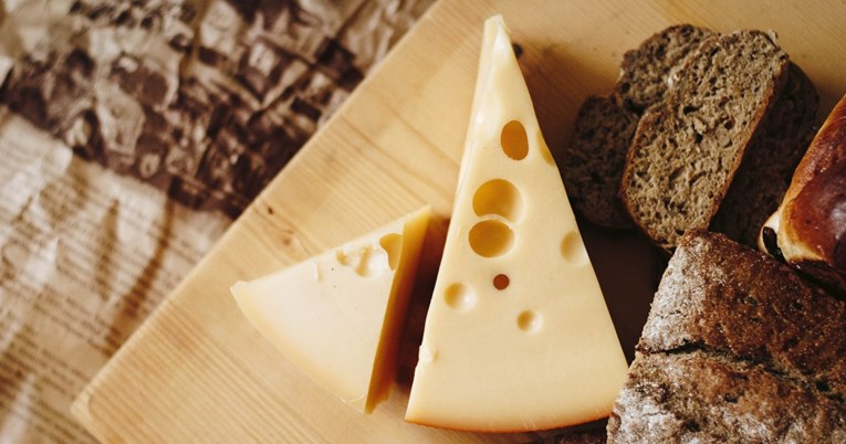 Deset štetnih nuspojava jedenja previše sira