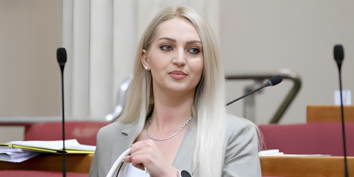 Netko je napravio profil saborske zastupnice na stranici za odrasle. Oglasila se