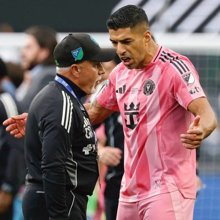 Suarez doznao kaznu za pljuvanje pomoćnog trenera. Možda je nikad ne odradi