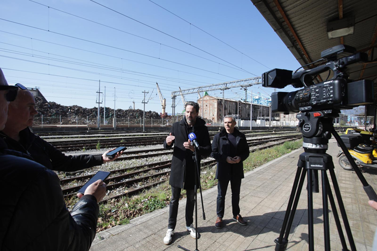 Miletić: 50 metara od riječkog KBC-a pretovaruju se stotine tona metalnog otpada