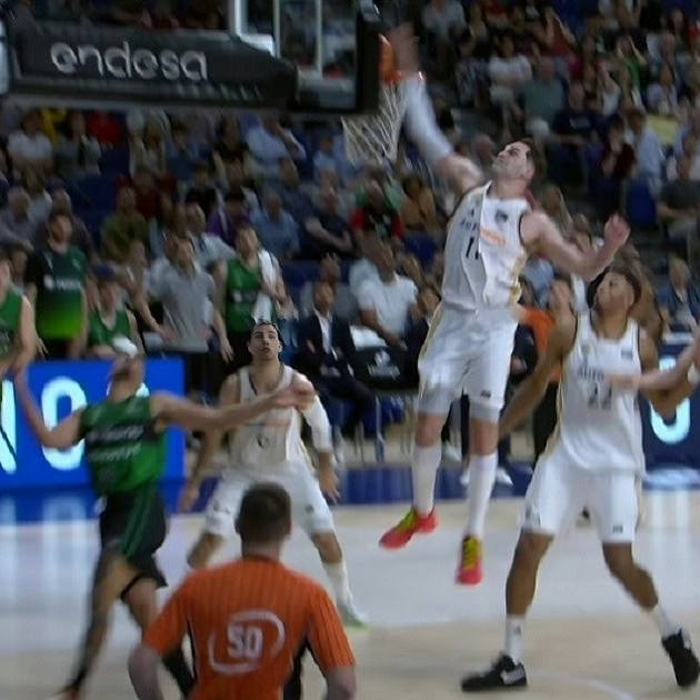 Hezonja blokirao ključan šut, suci mijenjali odluku. Suparnik: Ovo je krađa