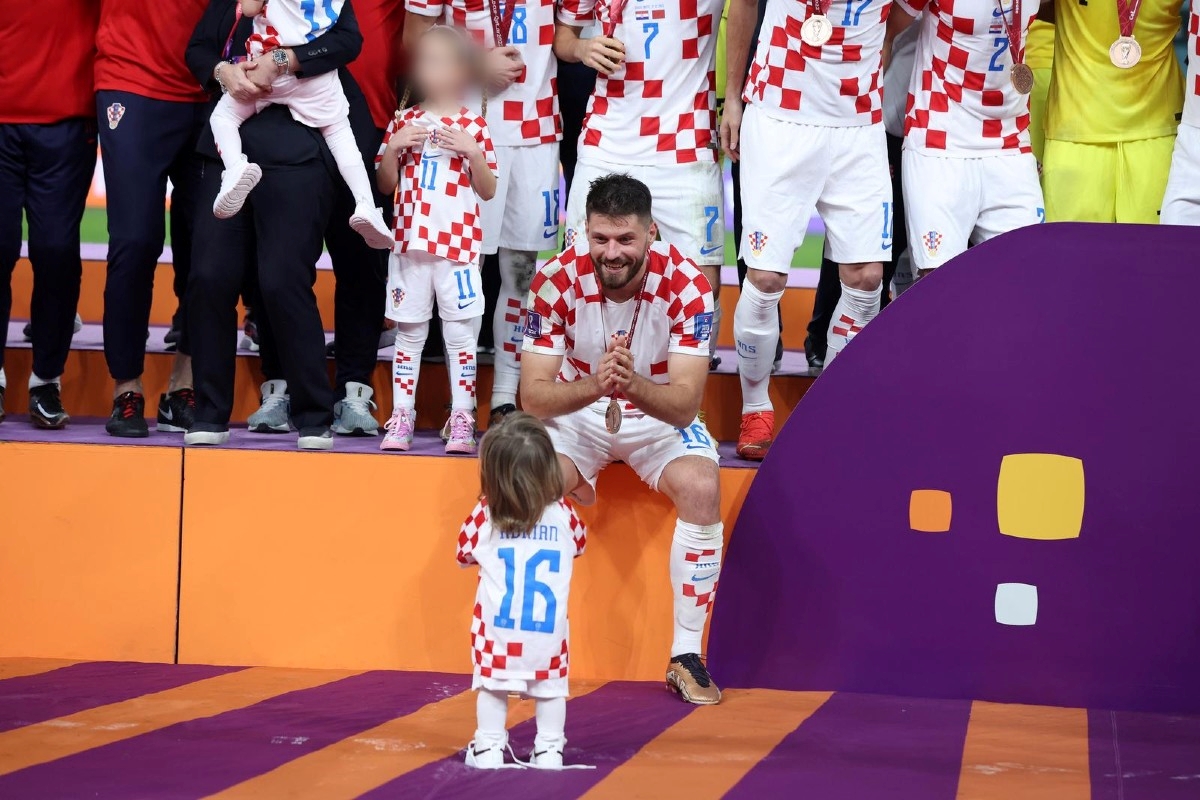 Preslatke scene: Bruno Petković se igrao sa sinčićem Adrianom na terenu
