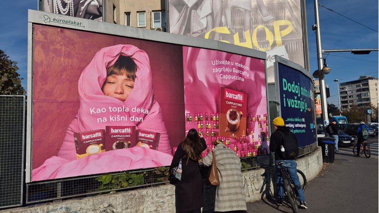 Pro Media i Barcaffè oduševili Zagreb billboardom s kojeg su prolaznici "brali" kavu