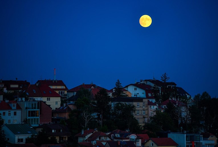 Supermjesec zasjao nad Hrvatskom, fotografije su predivne