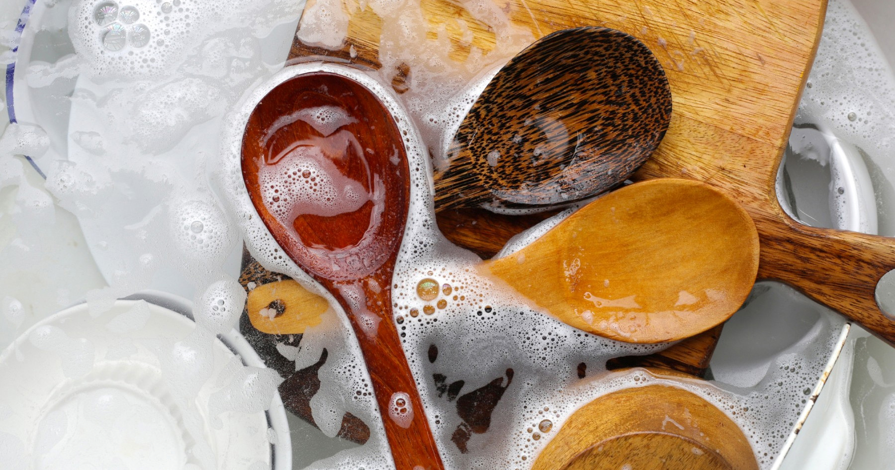 Viralni trik s TikToka uništava kuhače: Naučite kako ih pravilno čistiti