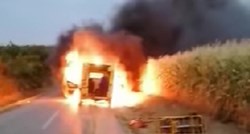 VIDEO Izgorio kombi vukovarske Hitne, čule se eksplozije: "Bježi, bježi"