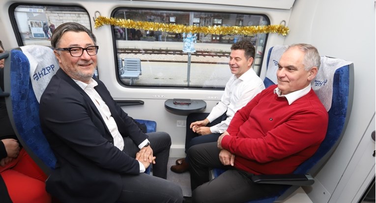 Između Splita i Kaštela počeo voziti novi vlak, maksimalna brzina mu je 120 km/h