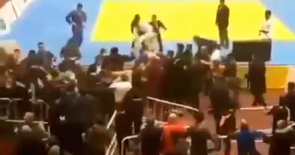 U tučnjavu na tribinama uključili se i judo borci. Pogledajte snimku
