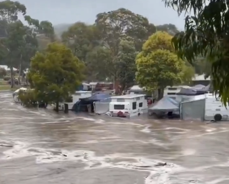 VIDEO Katastrofalne poplave u Australiji, evakuacije u Sydneyju