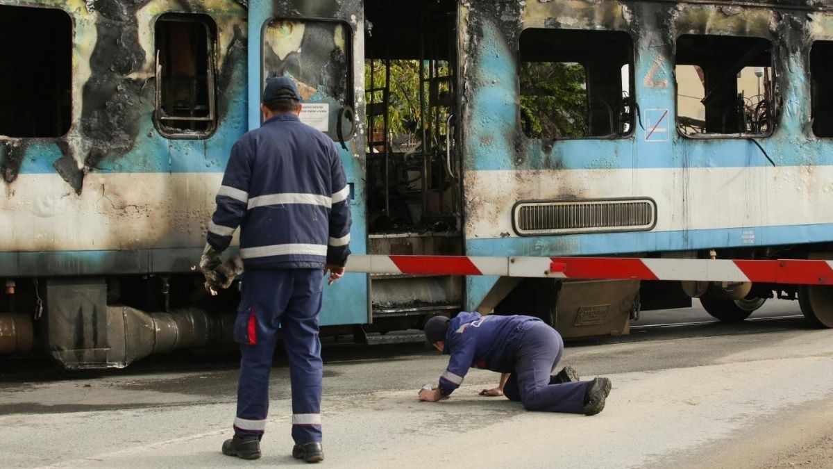 Kod Našica izgorio vagon putničkog vlaka. "Čuli su se čudni zvukovi, onda je planulo"