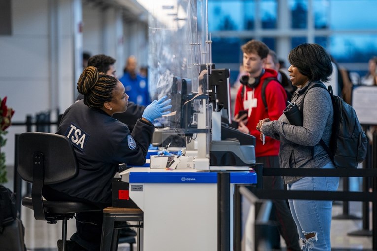 Niz zemalja upozorava svoje građane na opasnosti putovanja u SAD