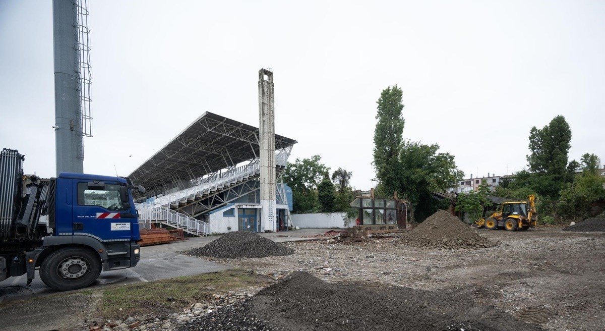 Počeli pripremni radovi na stadionu u Kranjčevićevoj, pogledajte fotografije