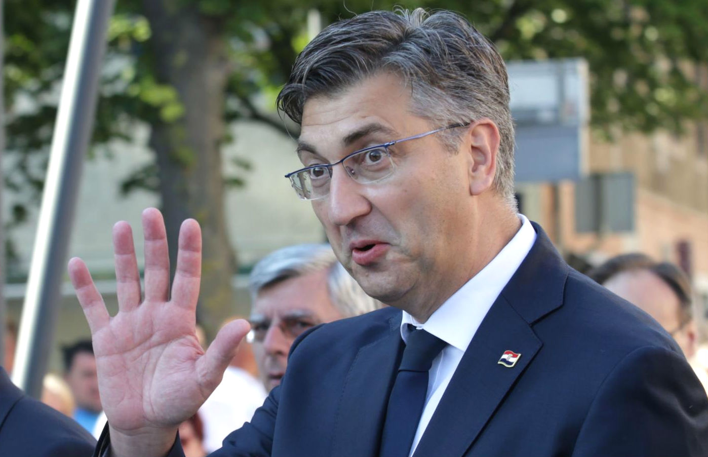 Plenković dijeli 26 milijuna kuna Hrvatima u BiH