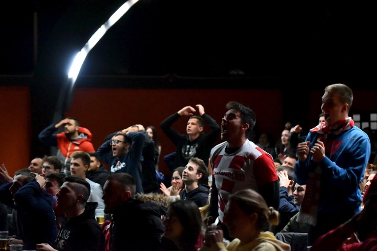 Studenti u Zagrebu zajedno gledali utakmicu Hrvatske i Maroka, pogledajte atmosferu