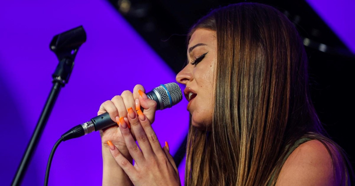 Lu Dedić otpjevala pjesmu svog djeda Arsena i dirnula publiku do suza