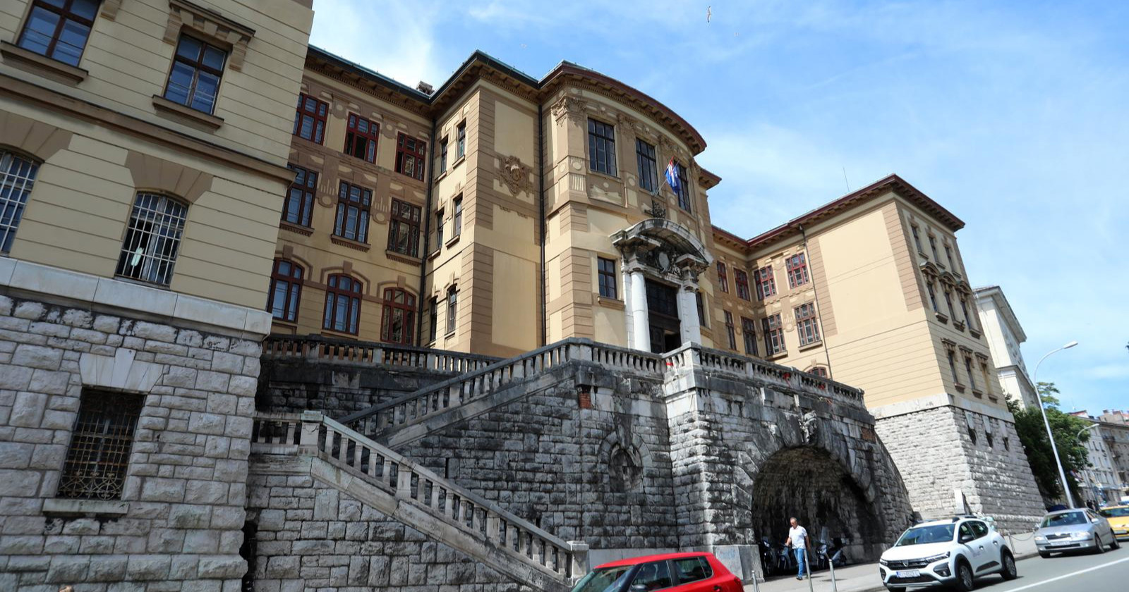 Višestruki obiteljski nasilnik u Rijeci pušten uz mjere opreza. DORH se žalio
