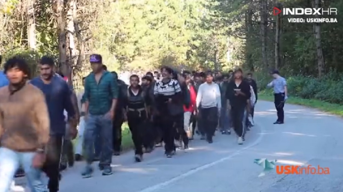 VIDEO Bh. policija prebacila stotine migranata tik uz hrvatsku granicu