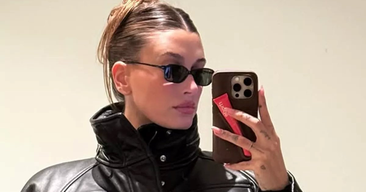 Hailey Bieber prošetala u trendi jakni - sličan model u Zari planuo u trenu