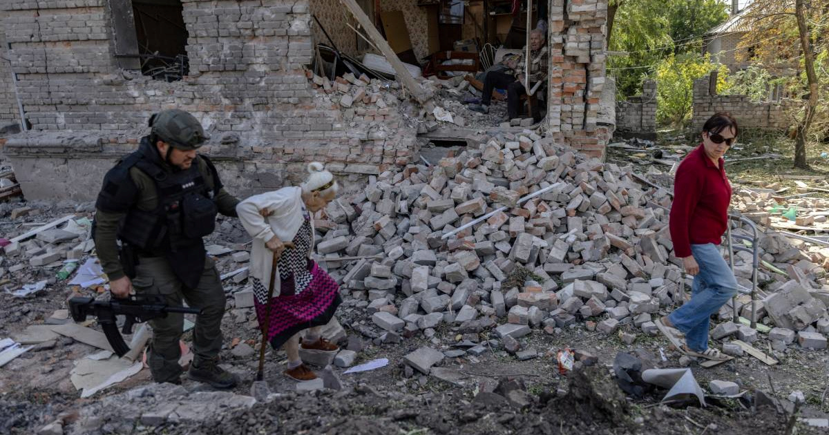 Istok Ukrajine je pod brutalnom opsadom. "Moj dom je raznesen, ali je moj"