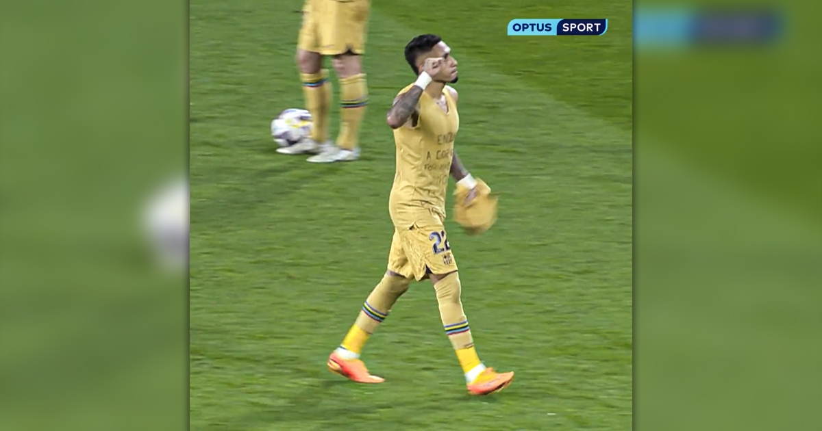VIDEO Xavi ga zamijenio, a on skinuo dres da pokaže poruku: "Dok je boja kože..."