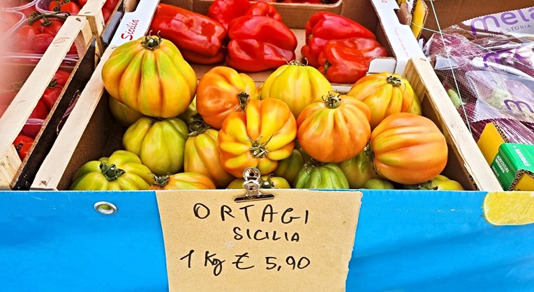 Koliko Talijani plaćaju voće i povrće? Provjerili smo na jednoj tamošnjoj tržnici