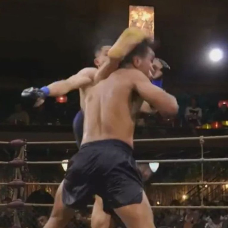 VIDEO Nokaut godine? High-kickom protivnika poslao u bolnicu