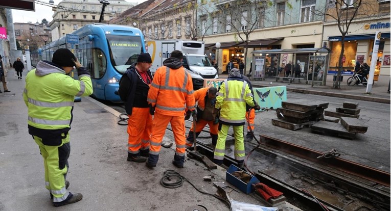 FOTO Oštećene tračnice u Draškovićevoj, ZET-ovi tramvaji voze obilazno