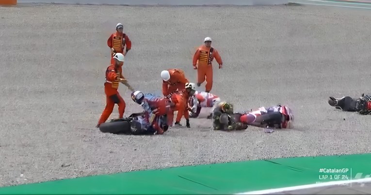 Pogledajte kaos na startu utrke Moto GP-ja. Jedan vozač pao, drugi ga pregazio