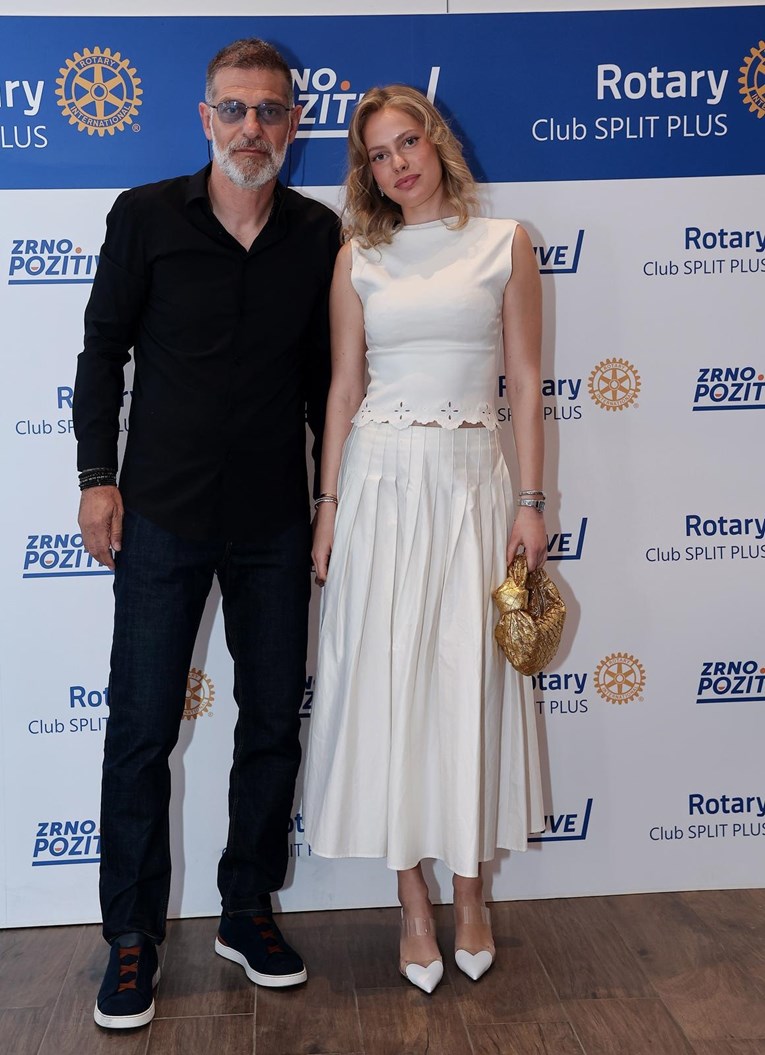 Slaven Bilić nakon dugo vremena snimljen s najstarijom kćeri Alani (22)