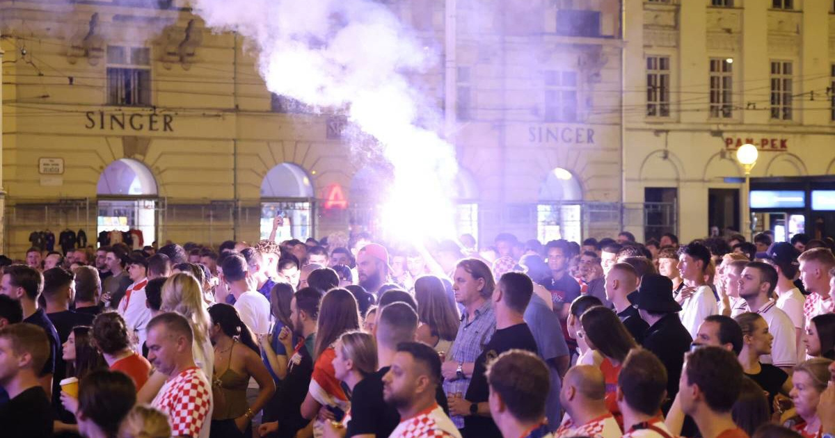 VIDEO Pogledajte reakciju Zagrepčana nakon obrane Livakovića (pale se i baklje)