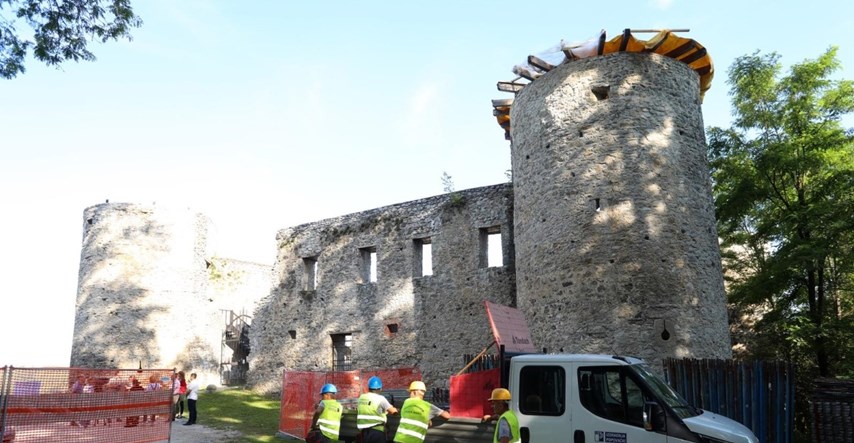 Mladić opuškom zapalio krov na kuli u Novigradu na Dobri. Danas je započela obnova
