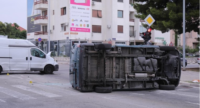U sudaru dva kombija u Splitu jedna osoba poginula