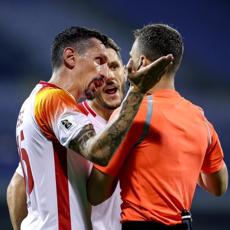 Crnogorci: Nema potrebe da se Hrvatskoj pomaže crvenim kartonom. To se ne svira