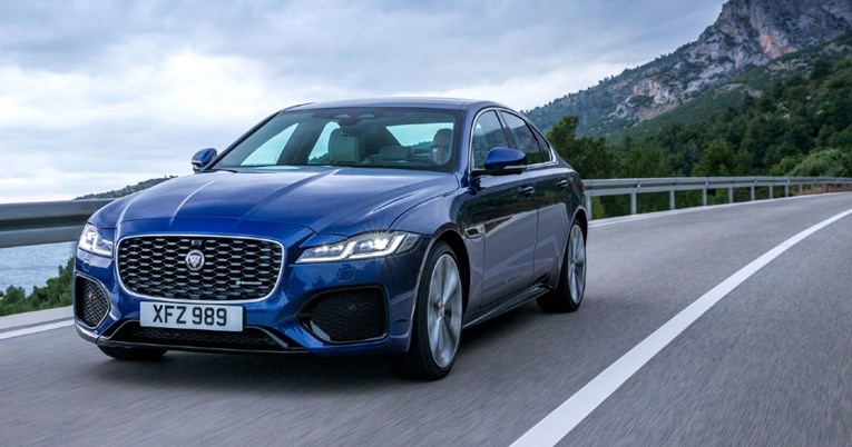 Jaguar osvježio XF: Stigli novi motori i interijer