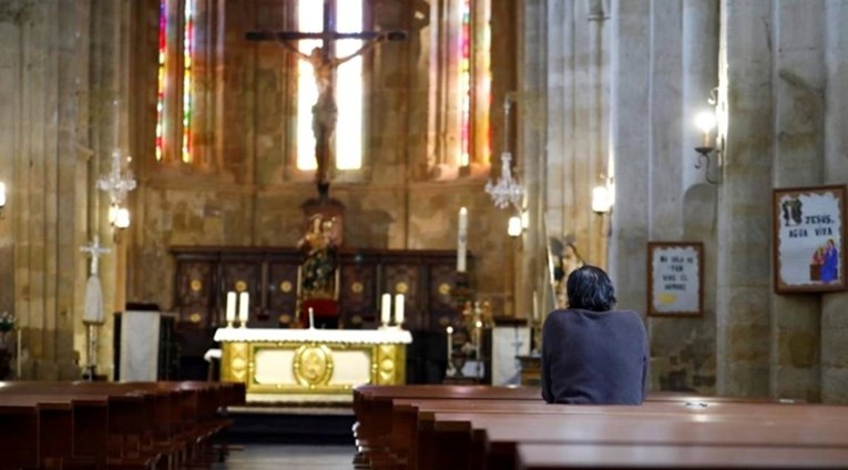 Španjolski svećenik drogirao svoje prijateljice. Zatim ih zlostavljao i snimao