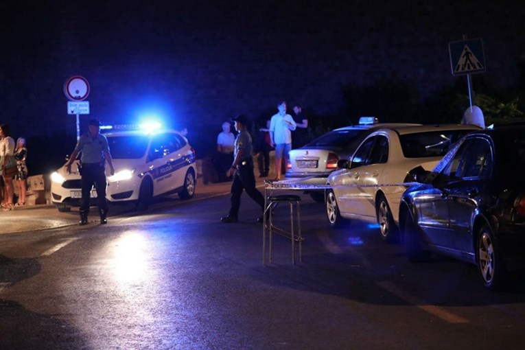 U Dubrovniku propucan taksist, u njega ispaljeno 6 metaka. Oglasila se policija