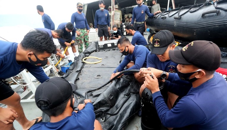 Nađeni ljudski ostaci i dijelovi aviona koji se jučer srušio u ocean