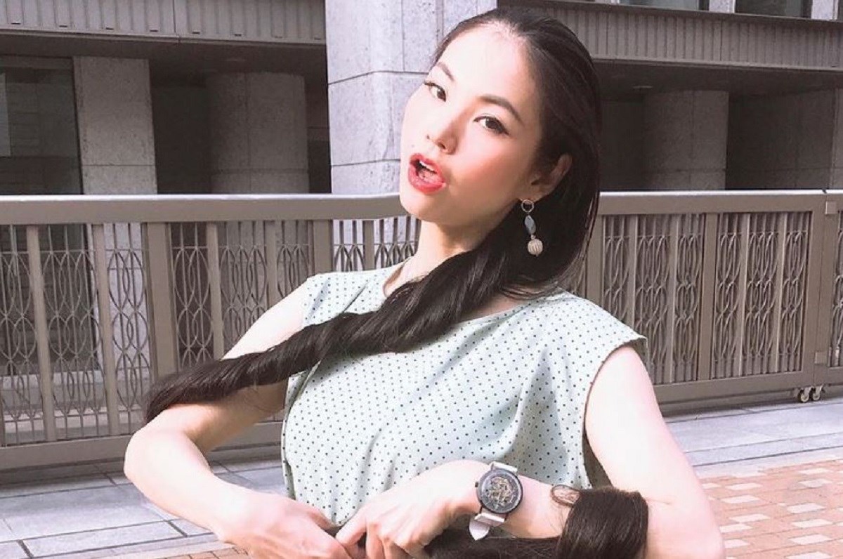 Žena se nije šišala 15 godina, pogledajte kako izgleda kad raspusti kosu