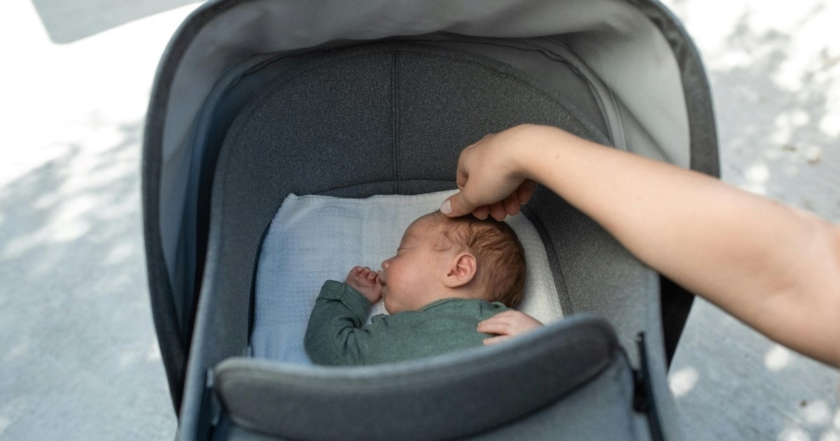 S tržišta se povlače dječja kolica, imaju problem s kočnicom