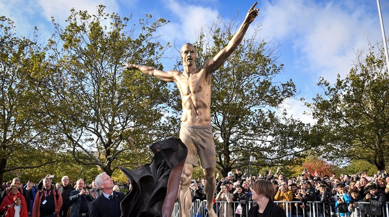 Zlatan u Švedskoj otkrio vlastiti spomenik: Ja sam kao Kip slobode