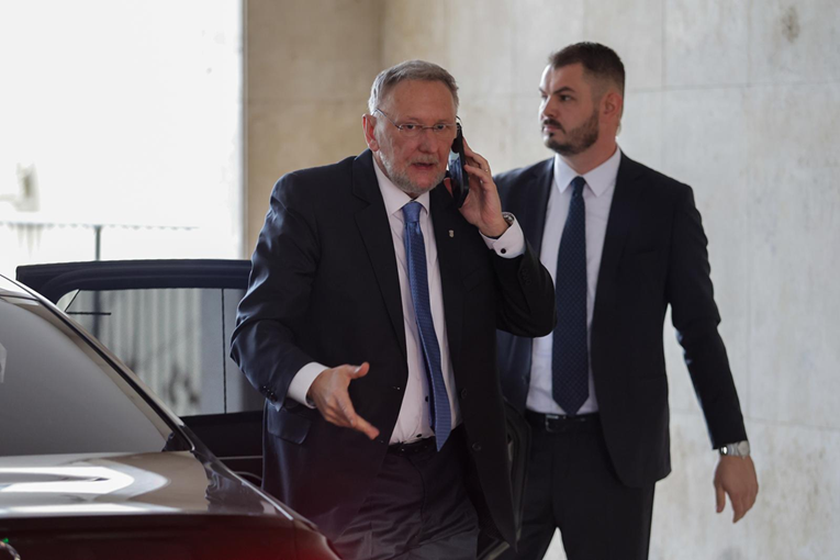 Božinović: Odluka Srbije nije racionalna