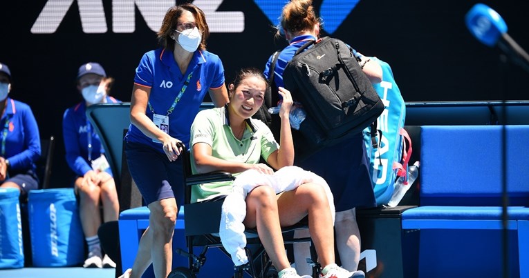 Francuskinja nastup na Australian Openu završila u invalidskim kolicima. Evo zašto