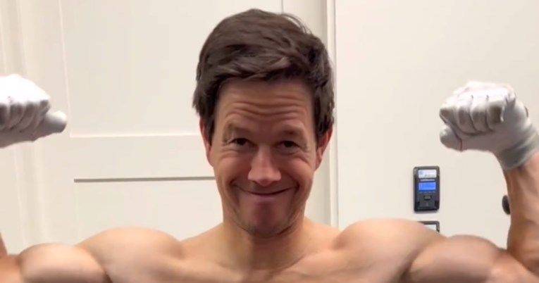Mark Wahlberg pokazao mišiće na kojima bi mu pozavidjeli i 20-godišnjaci