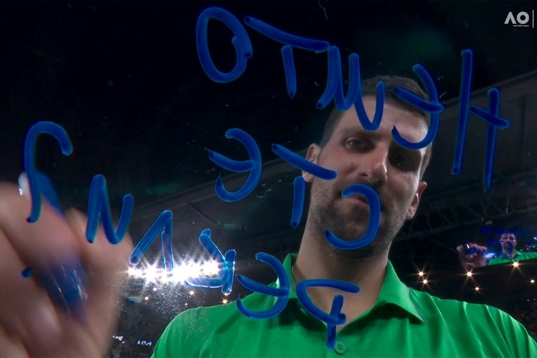 Pogledajte što je Đoković napisao na kameru nakon što je pobijedio Sinnera