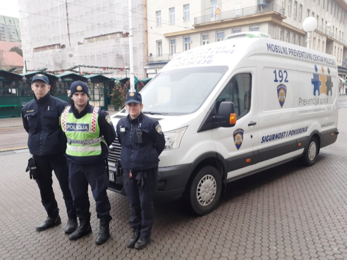 Policija postavila "mobilni preventivni centar na glavni zagrebački trg