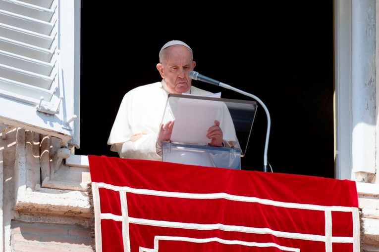 Papa: Zaustavite besmisleni masakr u kojemu se ponavljaju pokolji i zvjerstva
