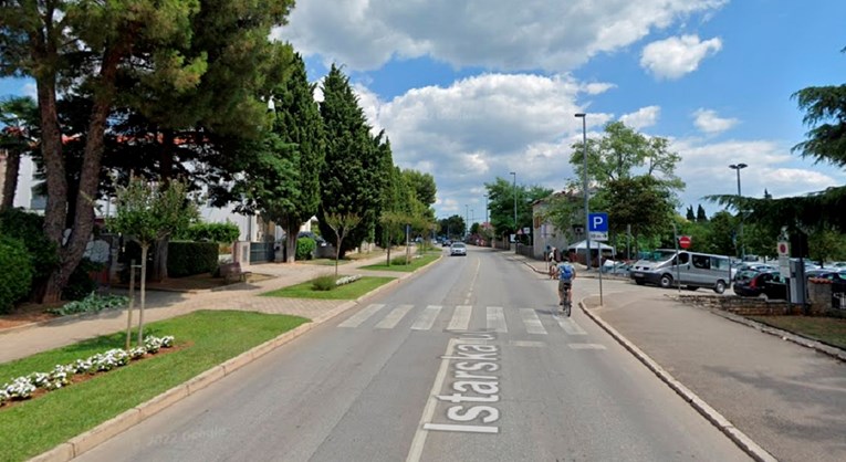 Vozač u Rovinju udario maloljetnicu na zebri pa pobjegao a da joj nije pomogao