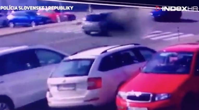 VIDEO Lopov pljačkao trgovinu pa spasio dvoje djece od udara automobila