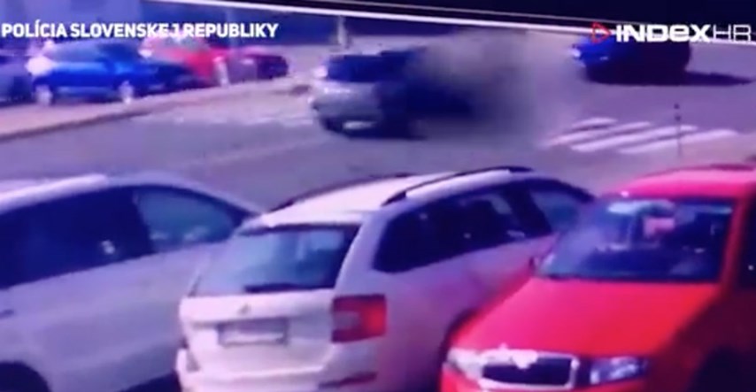 VIDEO Lopov pljačkao trgovinu pa spasio dvoje djece od udara automobila