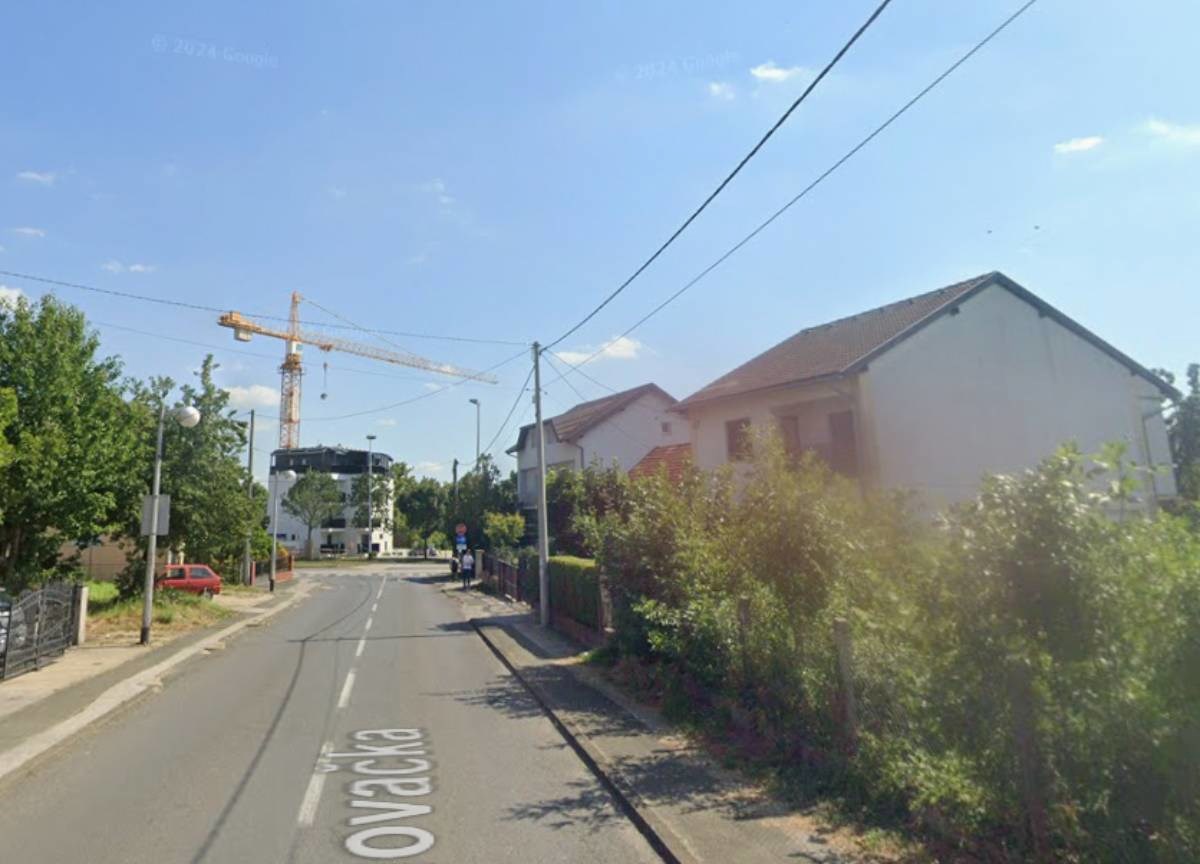 Po Zagrebu autom bježao policiji pa se zabio u ogradu